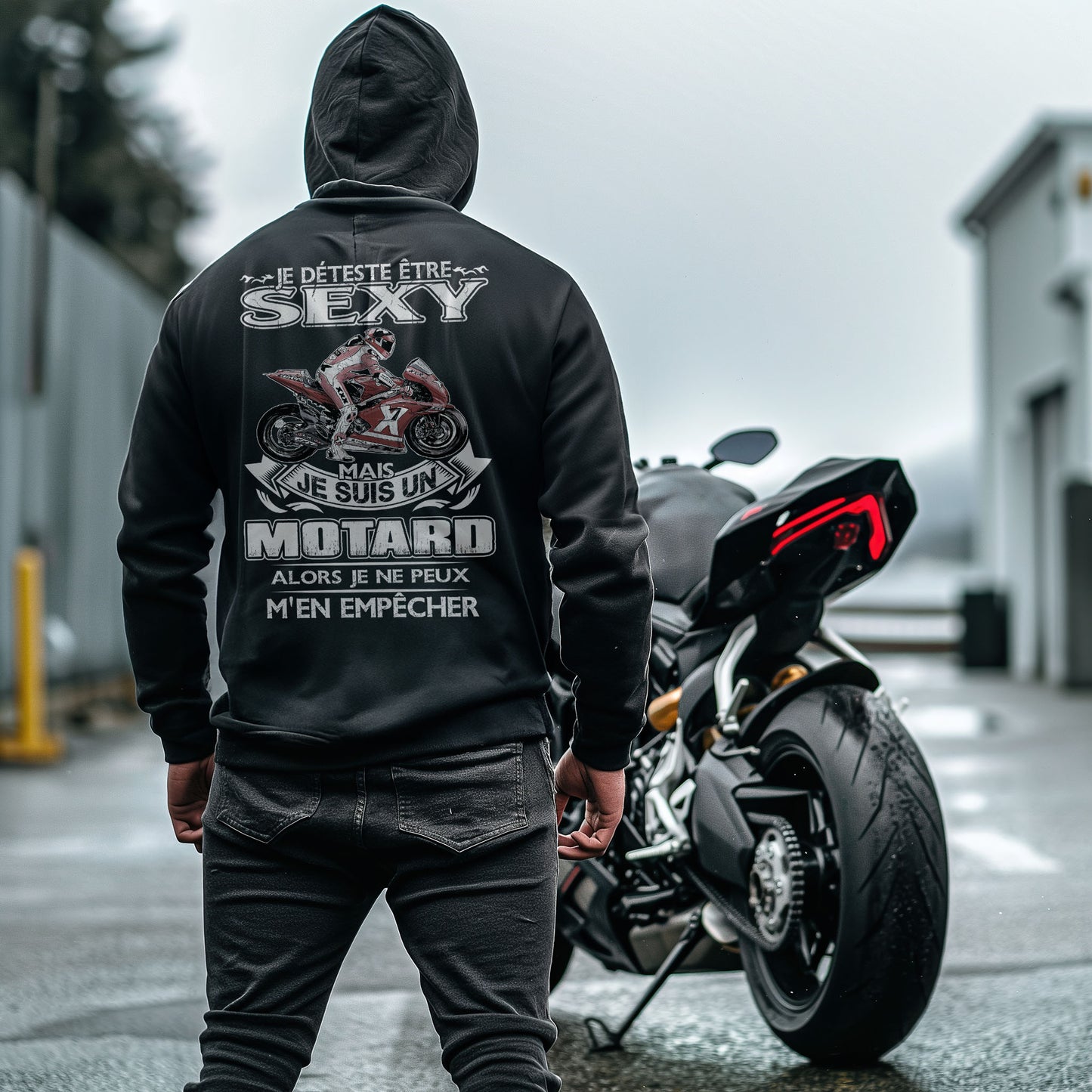 Je détesté être sexy mais je suis un motard alors je ne peux m'en empêcher
