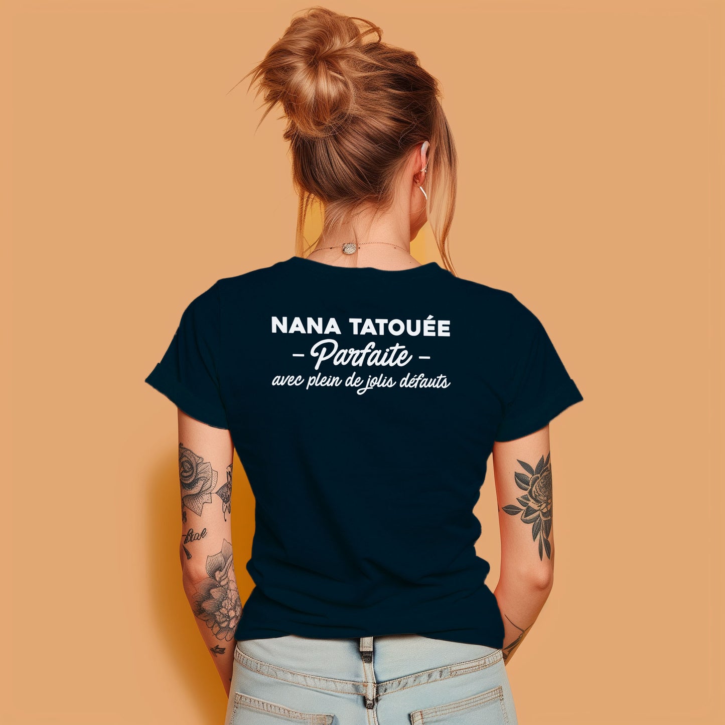 Nana tatouée parfaite avec plein de jolis défauts