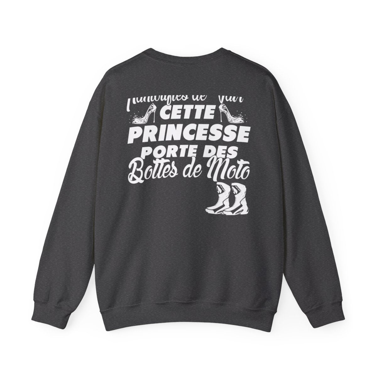 Cette princesse porte des bottes de moto