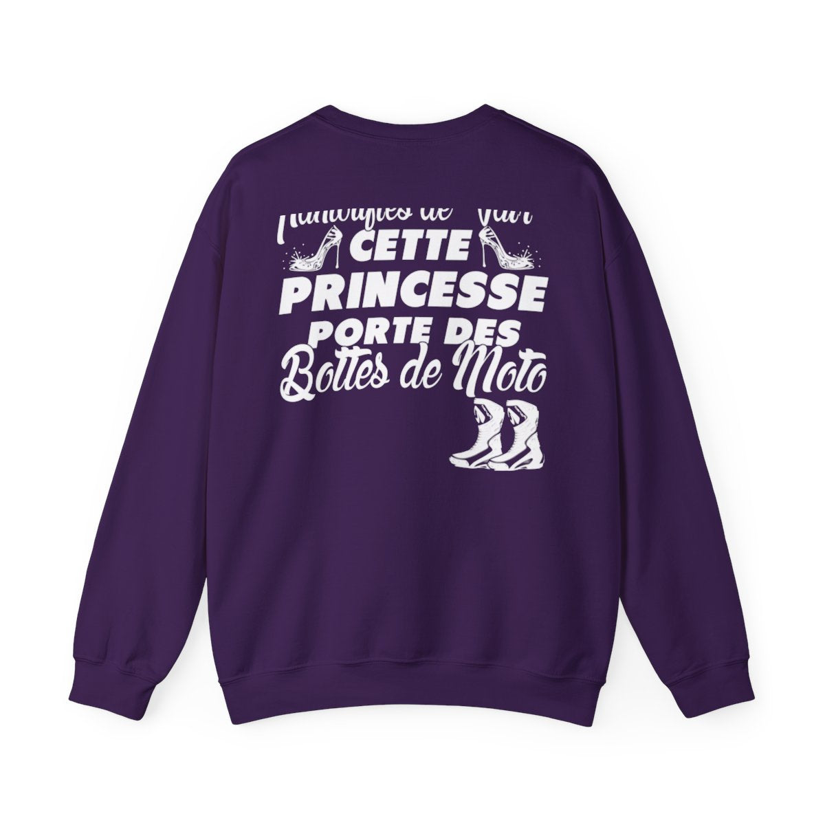 Cette princesse porte des bottes de moto