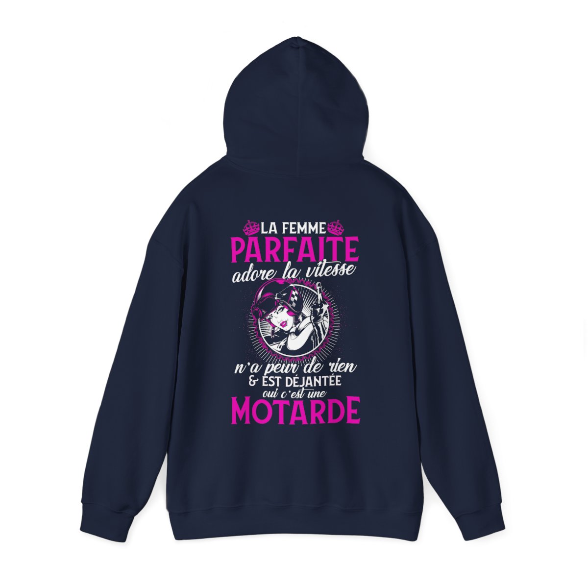 La femme parfaite adore la vitesse n'a peur de rien et est déjantée