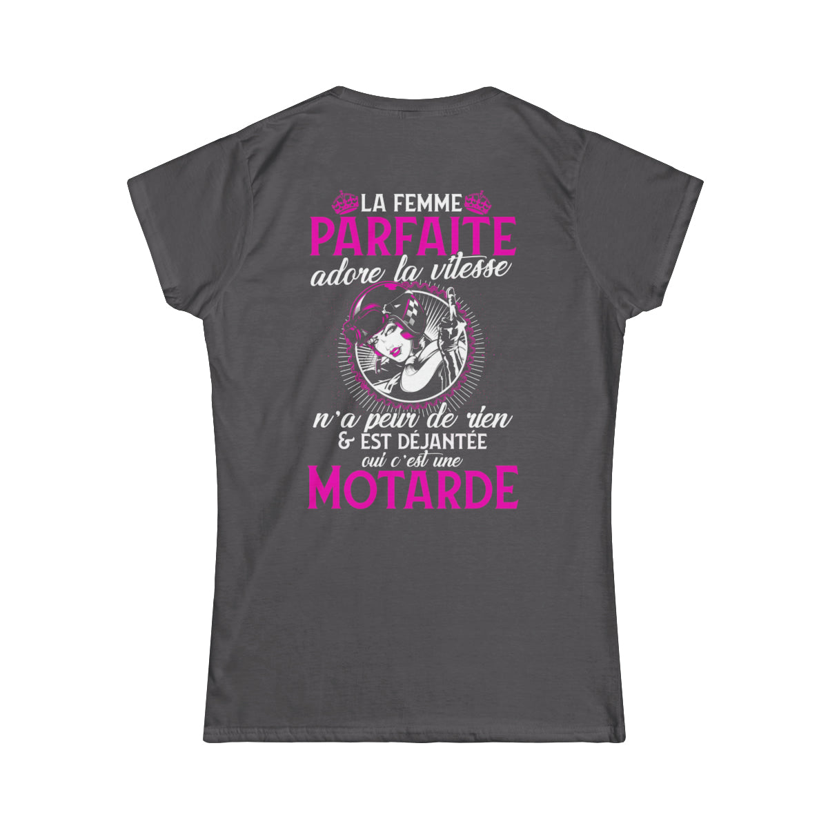 La femme parfaite adore la vitesse n'a peur de rien et est déjantée