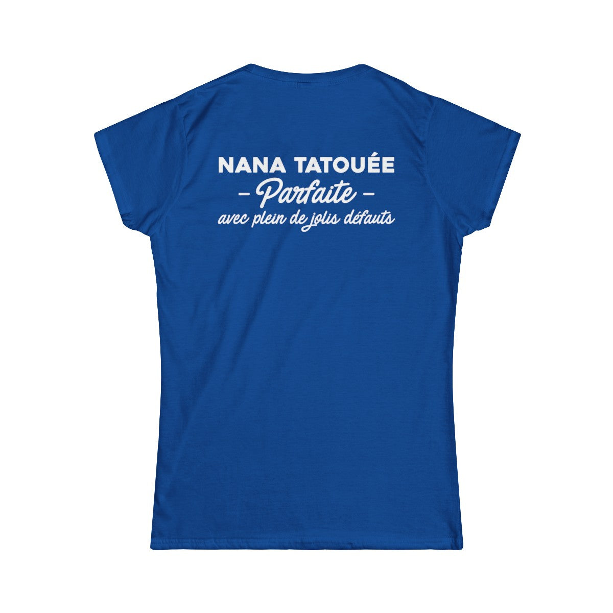 Nana tatouée parfaite avec plein de jolis défauts