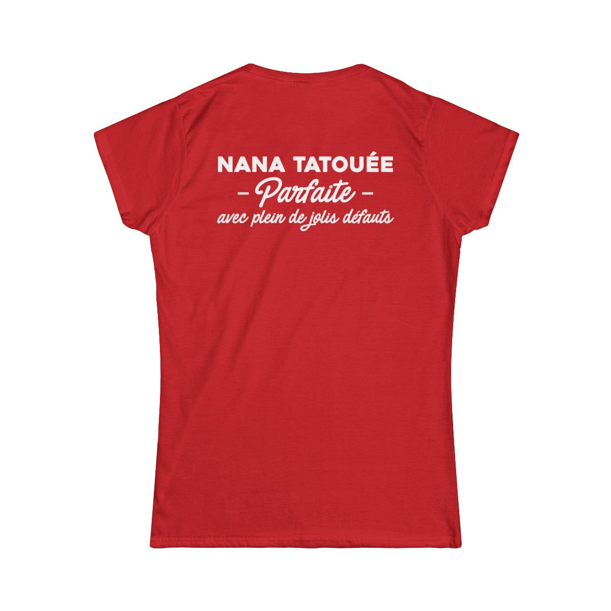 Nana tatouée parfaite avec plein de jolis défauts