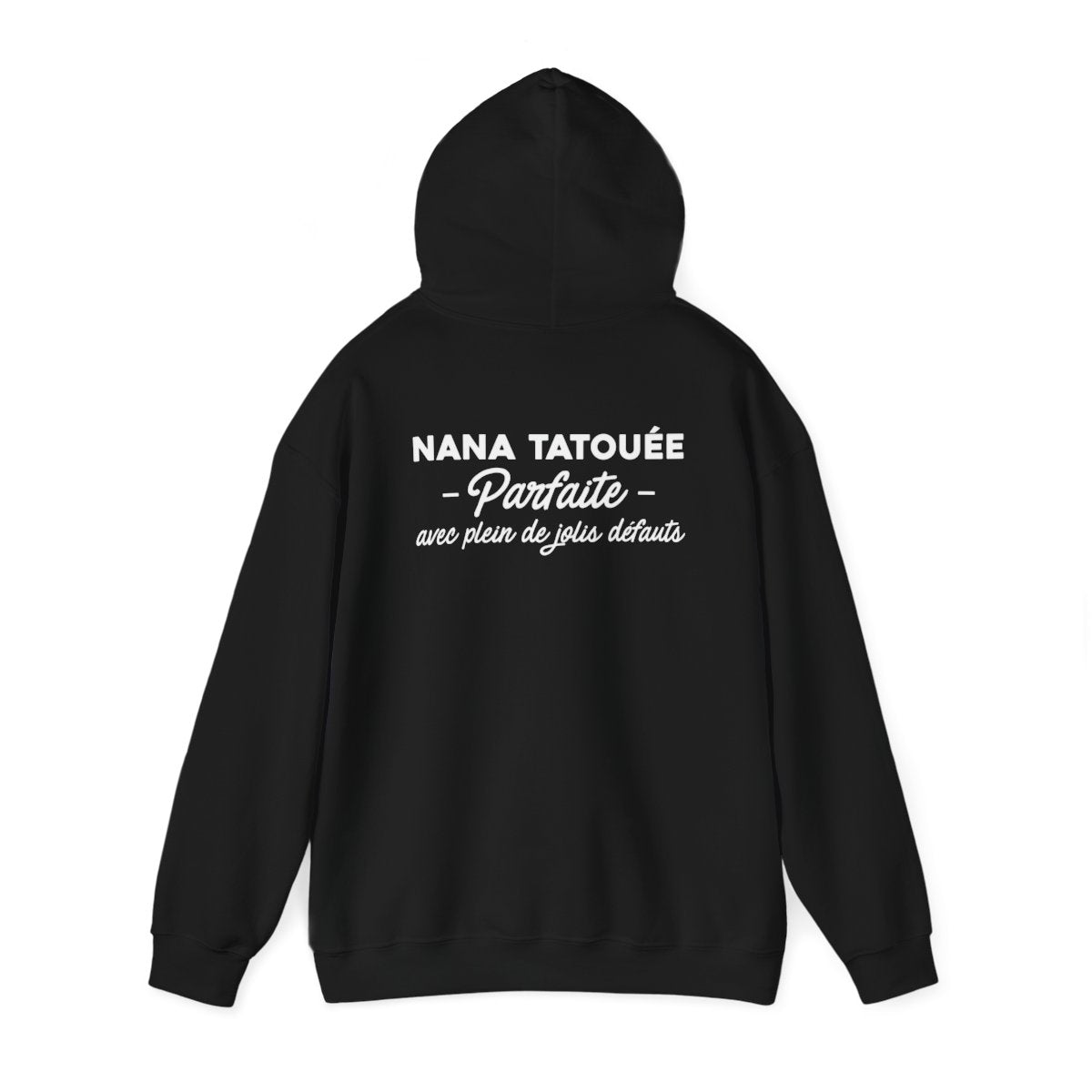 Nana tatouée parfaite avec plein de jolis défauts
