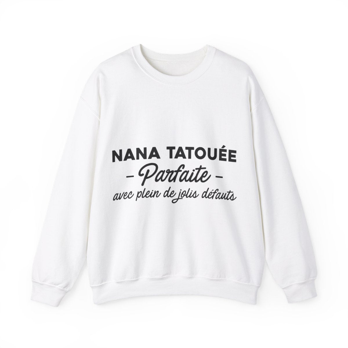 Nana tatouée parfaite avec plein de jolis défauts