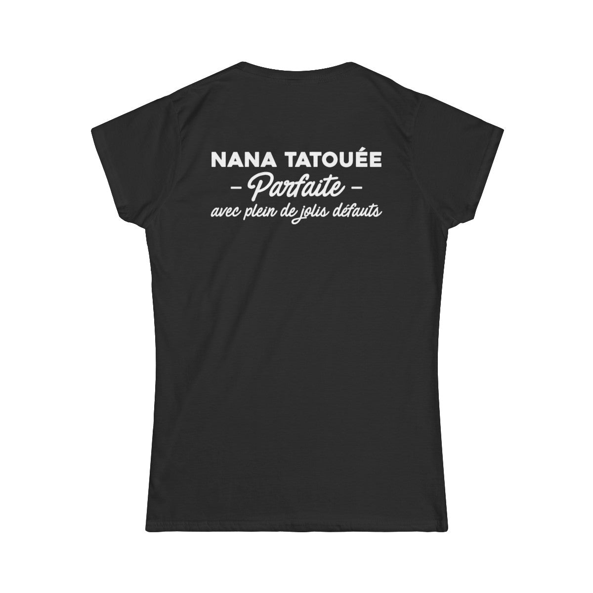 Nana tatouée parfaite avec plein de jolis défauts