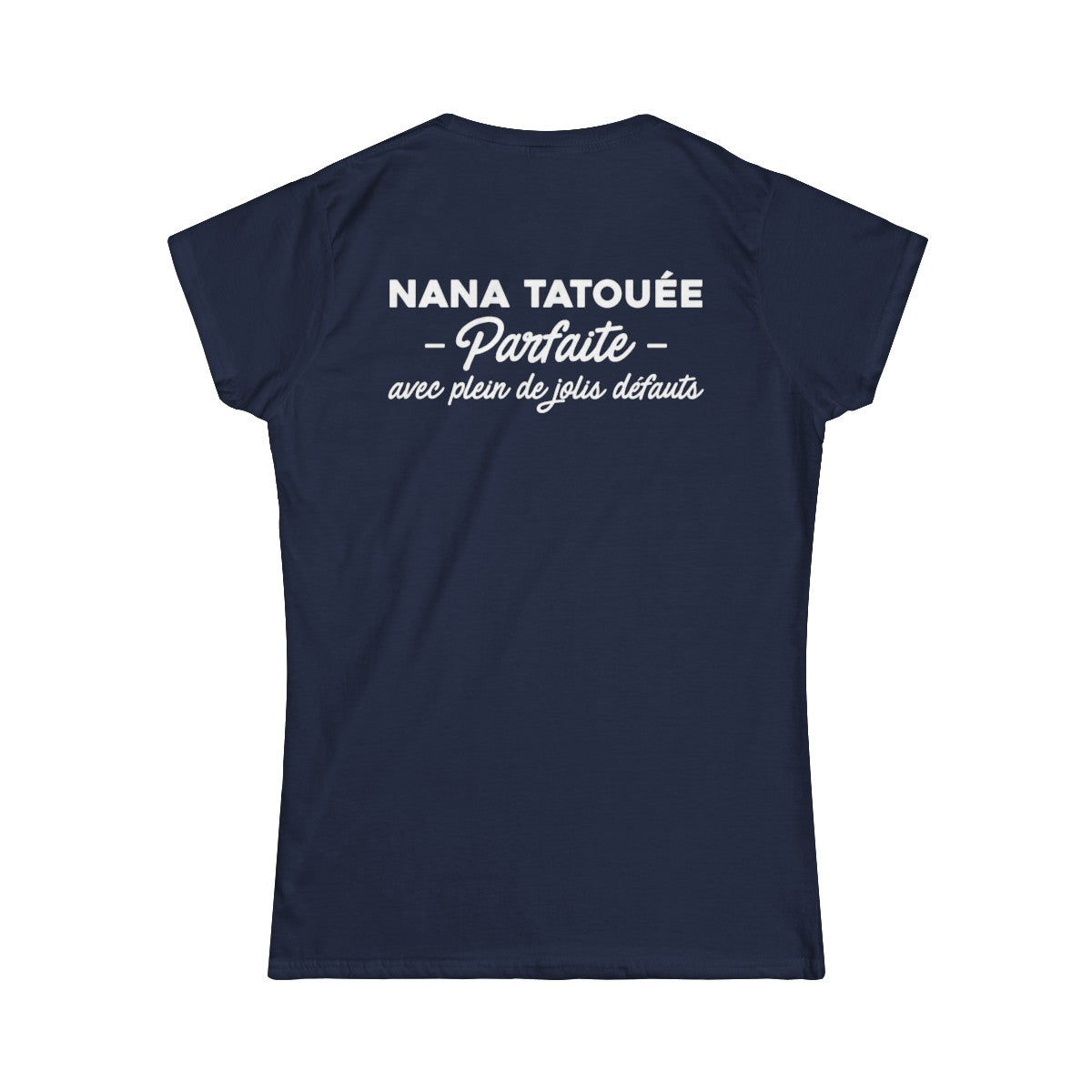 Nana tatouée parfaite avec plein de jolis défauts