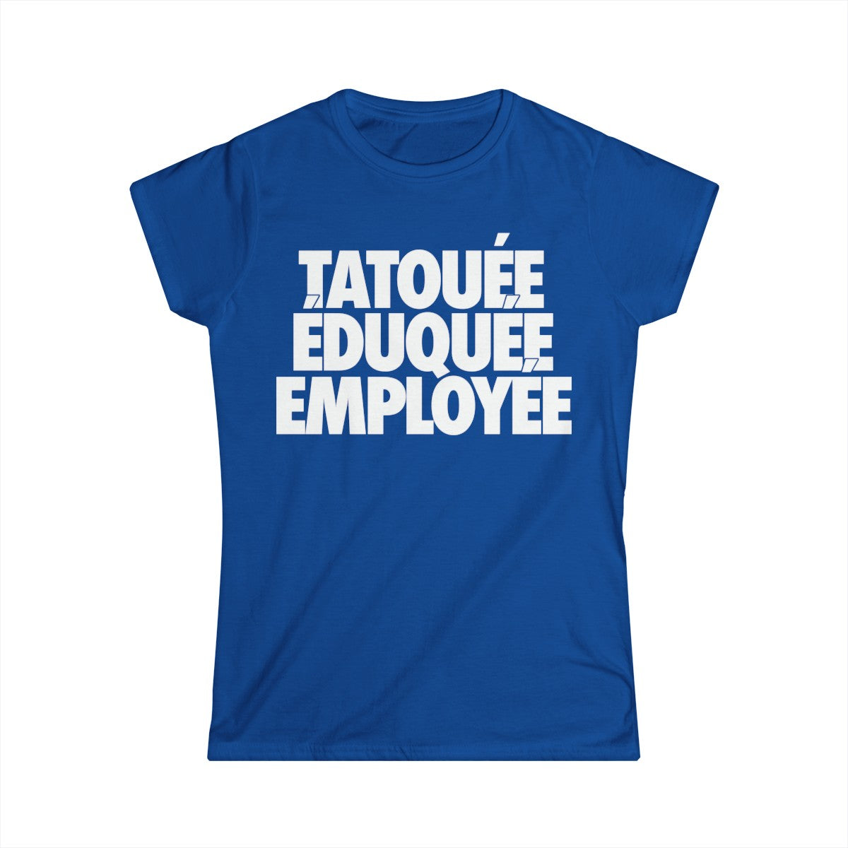Tatouée éduquée employée