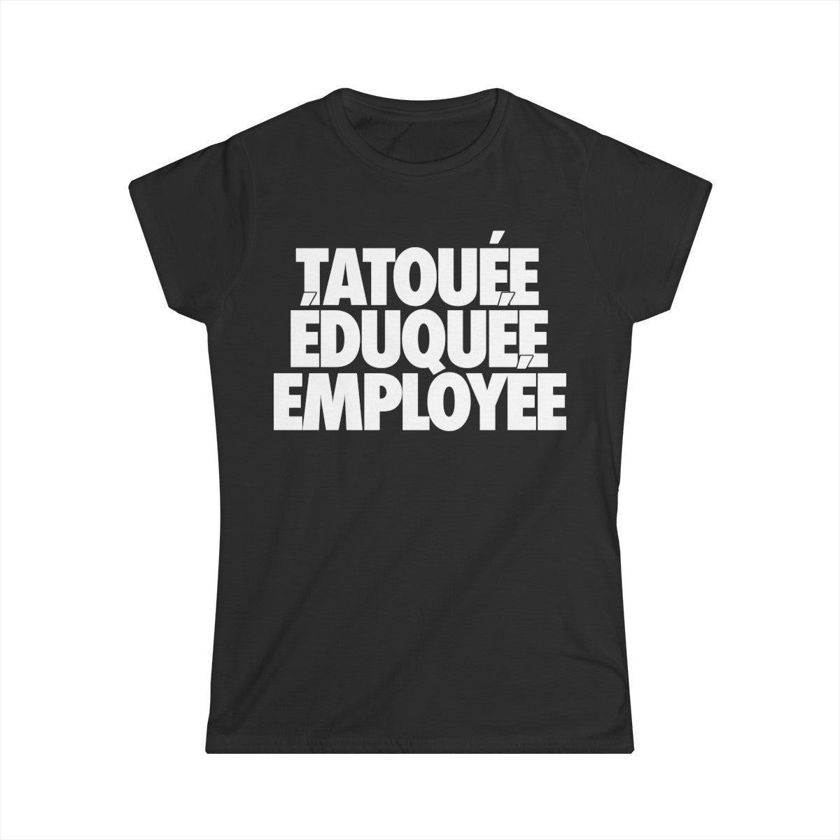 Tatouée éduquée employée