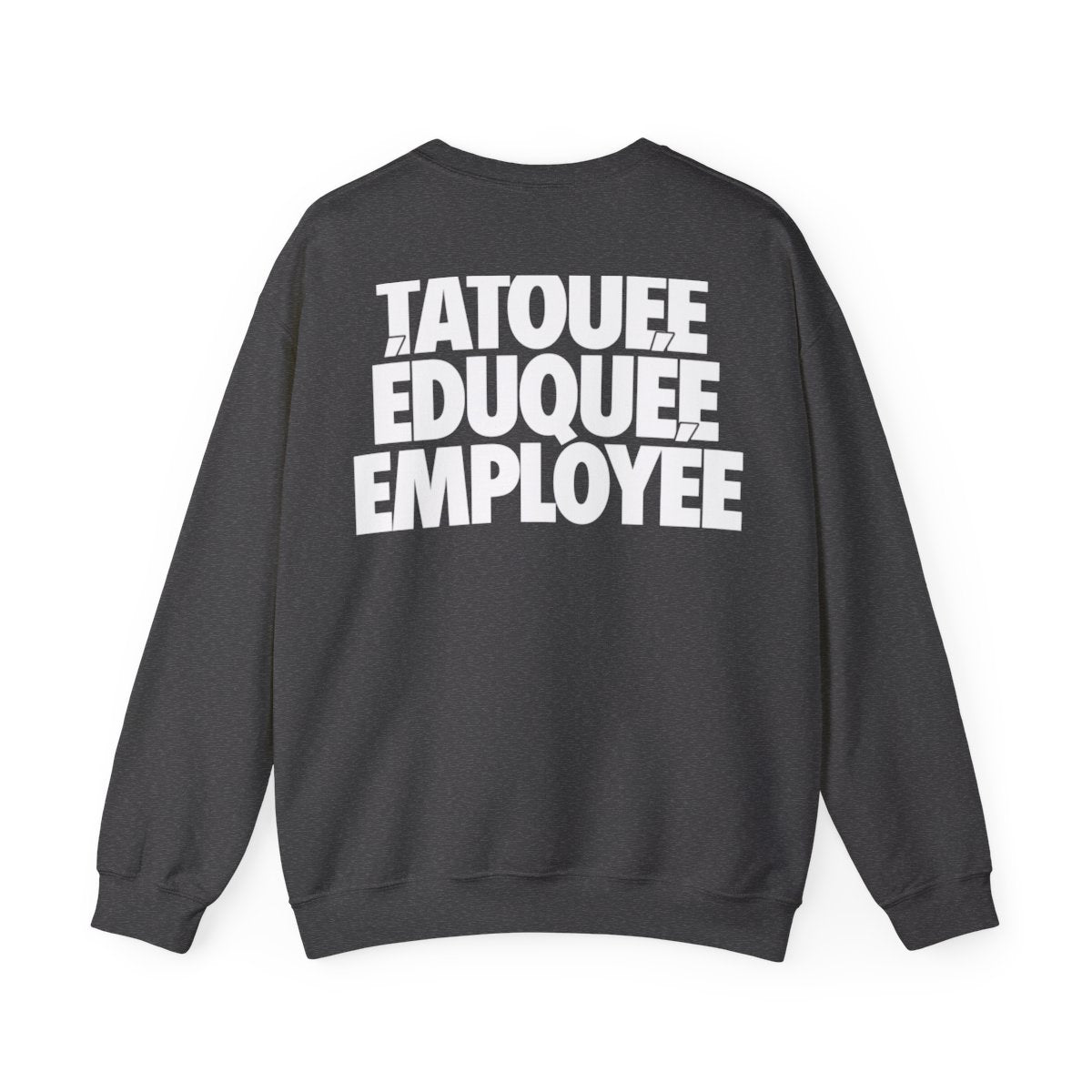 Tatouée éduquée employée
