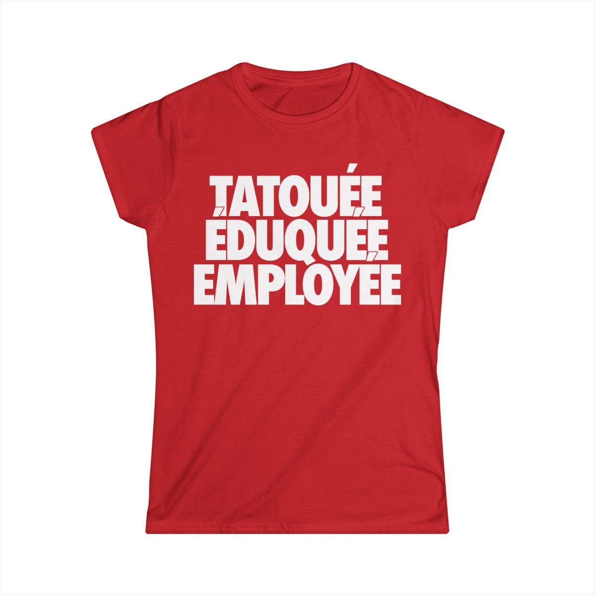 Tatouée éduquée employée