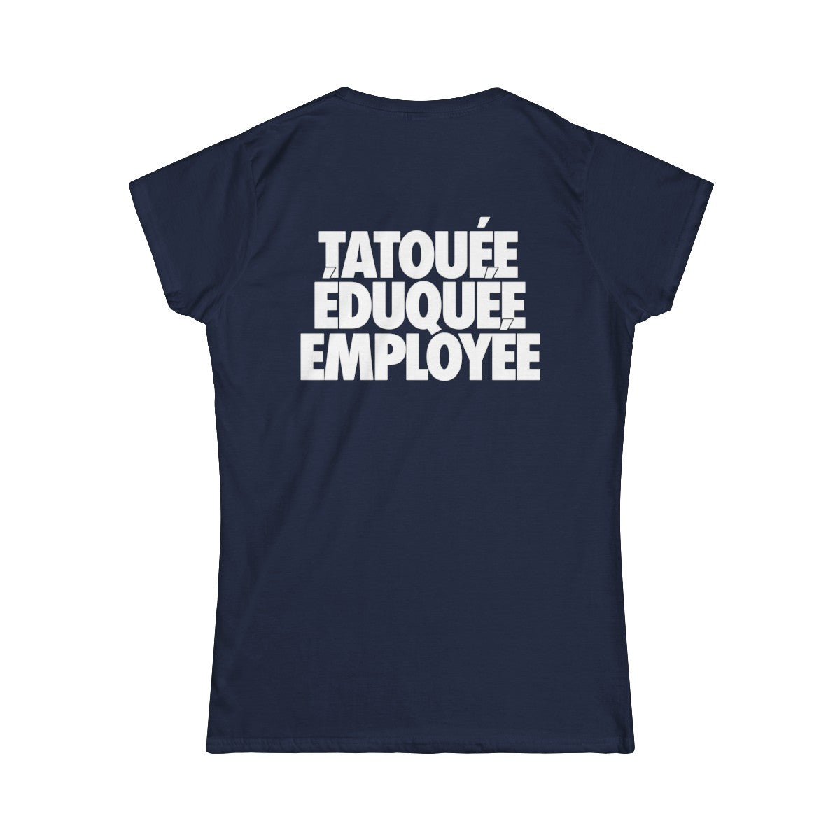 Tatouée éduquée employée