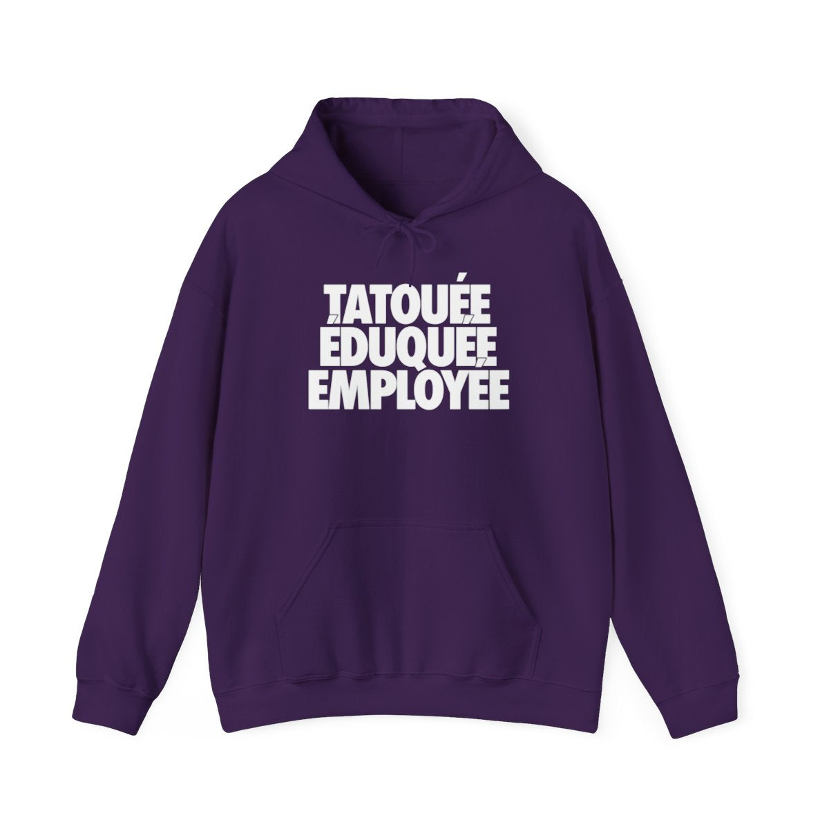 Tatouée éduquée employée