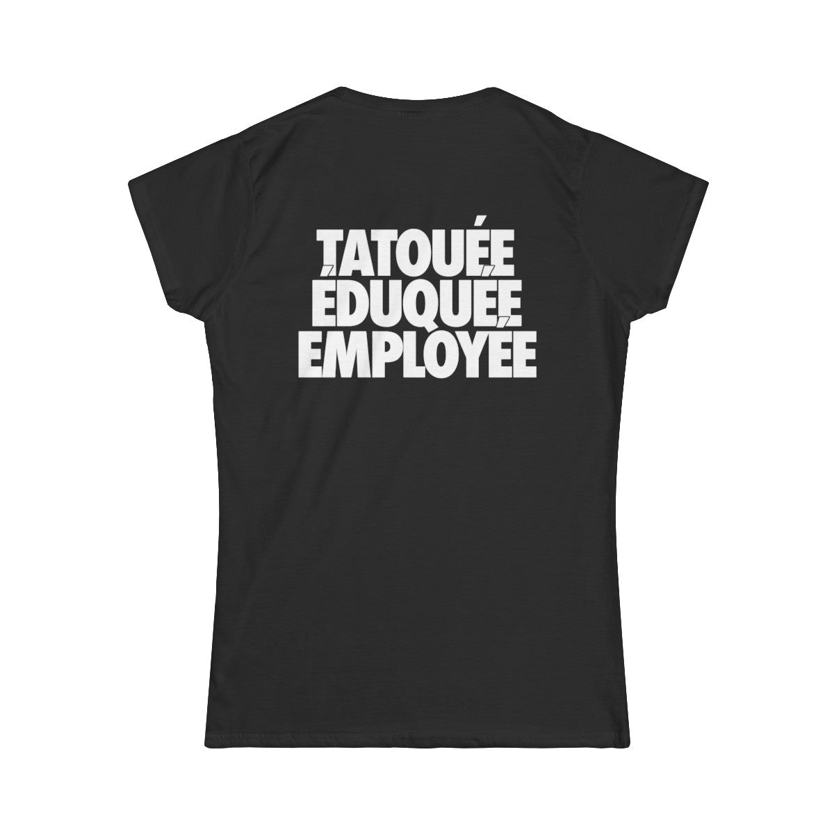 Tatouée éduquée employée