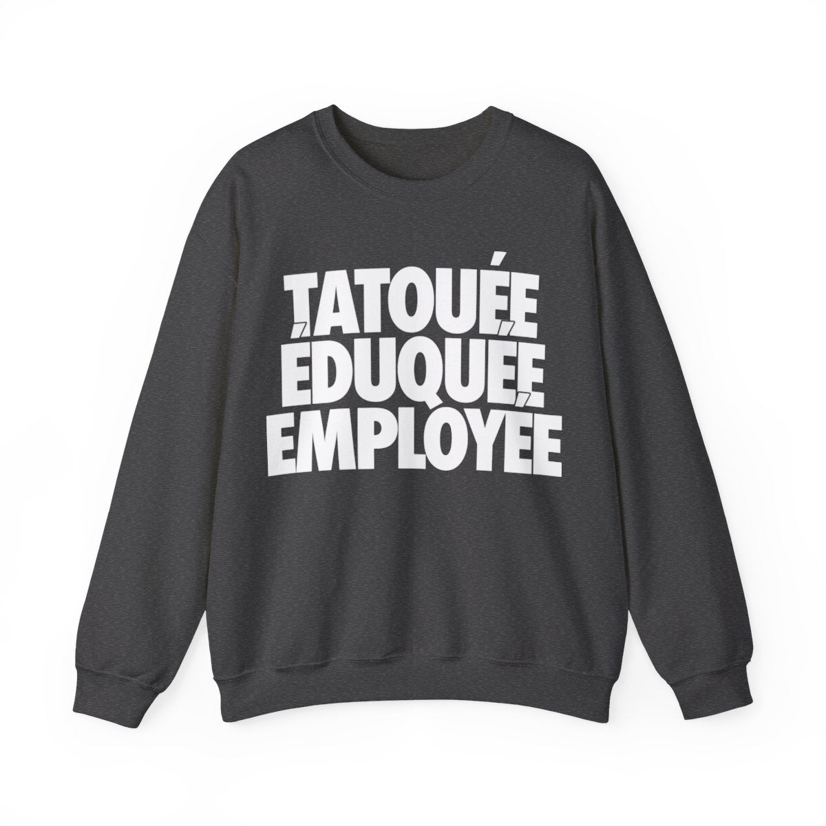 Tatouée éduquée employée