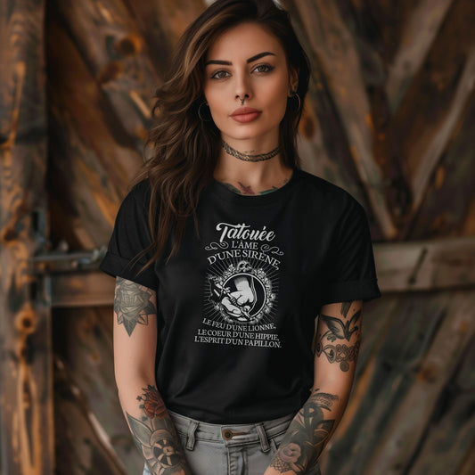 Tatouée l'âme d'une sirène, le feu d'une lionne, le coeur d'une hippie, l'esprit d'un papillon