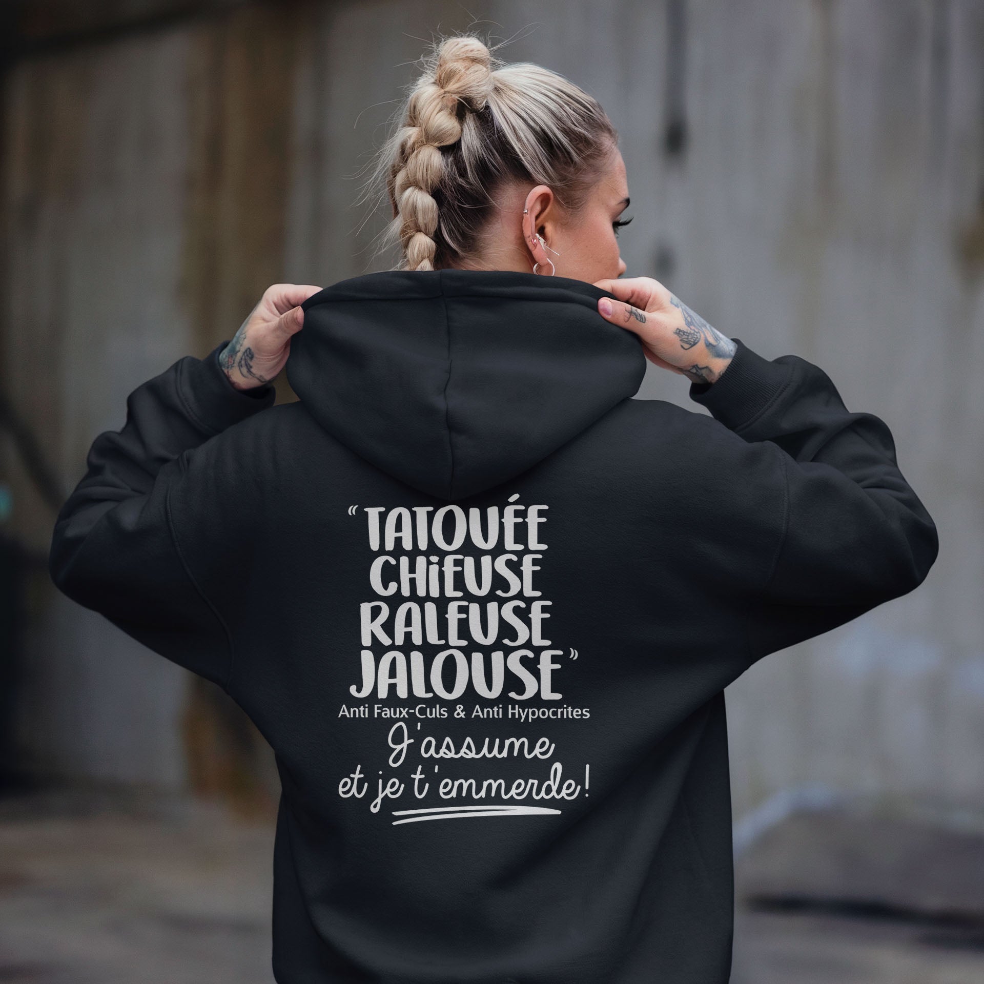 Tatouée, chieuse, râleuse, jalouse, anti faux-culs & anti hypocrites, j'assume et je t'emmerde