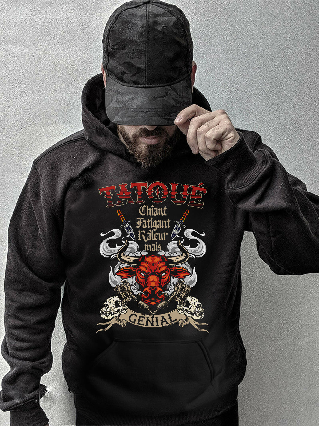 Tatoué, Chiant, Fatigant, Râleur mais Génial