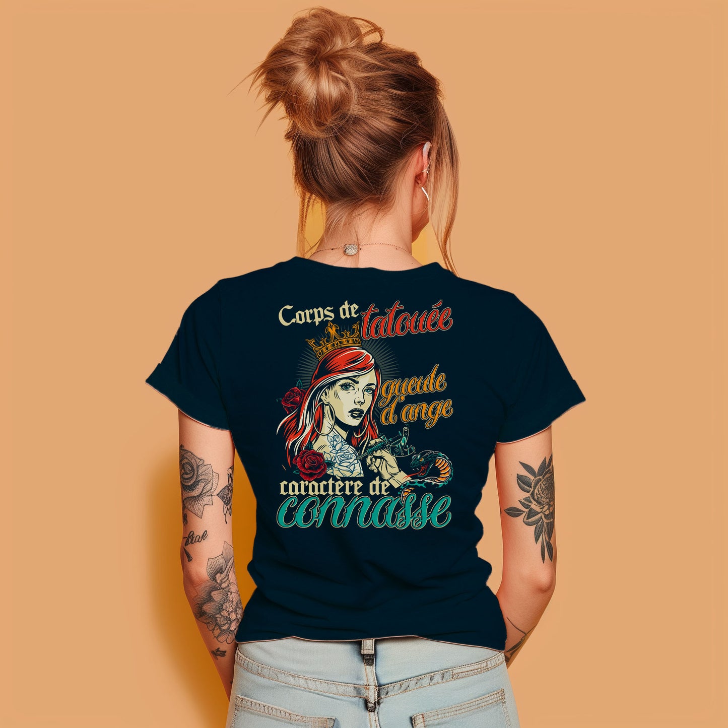 Corps de tatouée, gueule d’ange, caractère de connasse