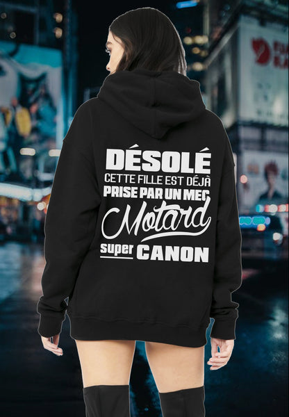 Désolé cette fille est déjà prise par un mec motard super canon