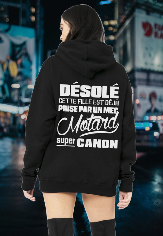 Désolé cette fille est déjà prise par un mec motard super canon