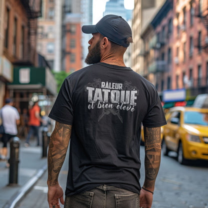 Râleur, tatoué et bien élevé