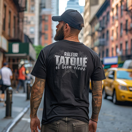 Râleur, tatoué et bien élevé