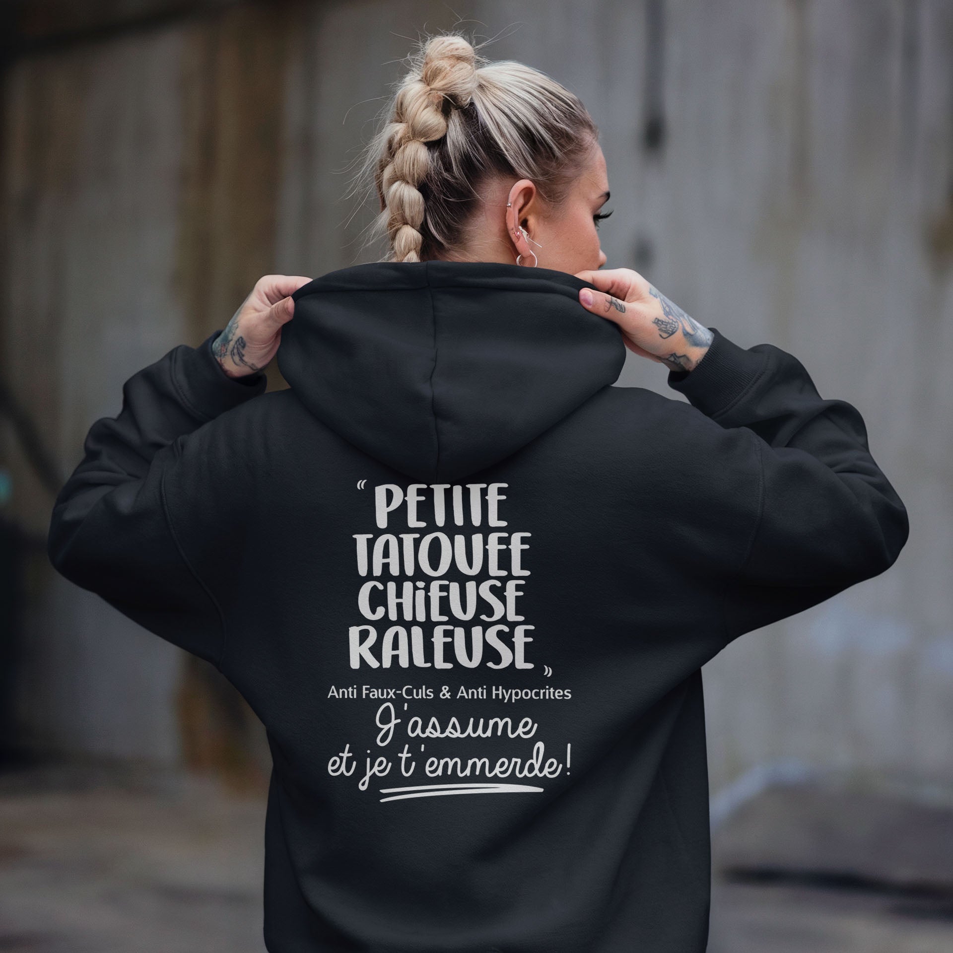 Petite, tatouée, chieuse, râleuse, anti faux-culs & anti hypocrites et j'assume