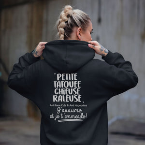 Petite, tatouée, chieuse, râleuse, anti faux-culs & anti hypocrites et j'assume
