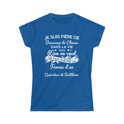 Fière femme d'un Opérateur de Bulldozer