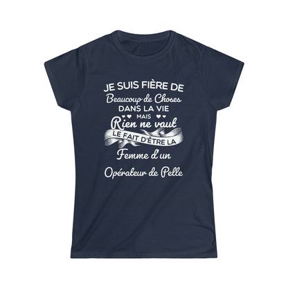 Fière femme d'un Opérateur de Pelle
