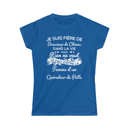 Fière femme d'un Opérateur de Pelle