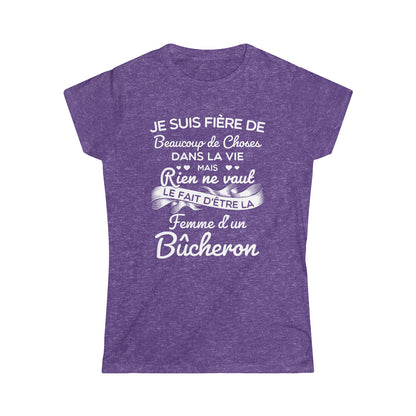 Fière femme d'un Bûcheron