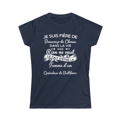 Fière femme d'un Opérateur de Bulldozer