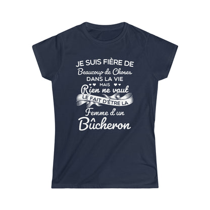 Fière femme d'un Bûcheron