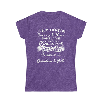 Fière femme d'un Opérateur de Pelle