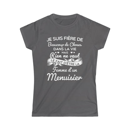 Fière femme d'un Menuisier