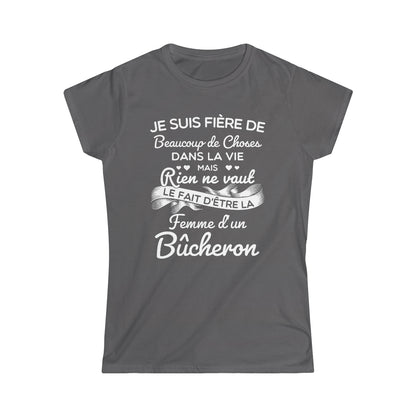 Fière femme d'un Bûcheron