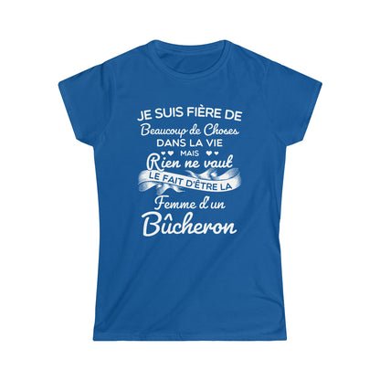 Fière femme d'un Bûcheron