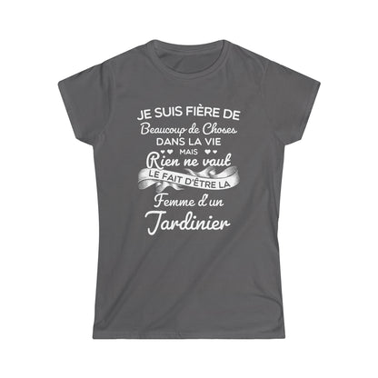 Fière femme d'un Jardinier