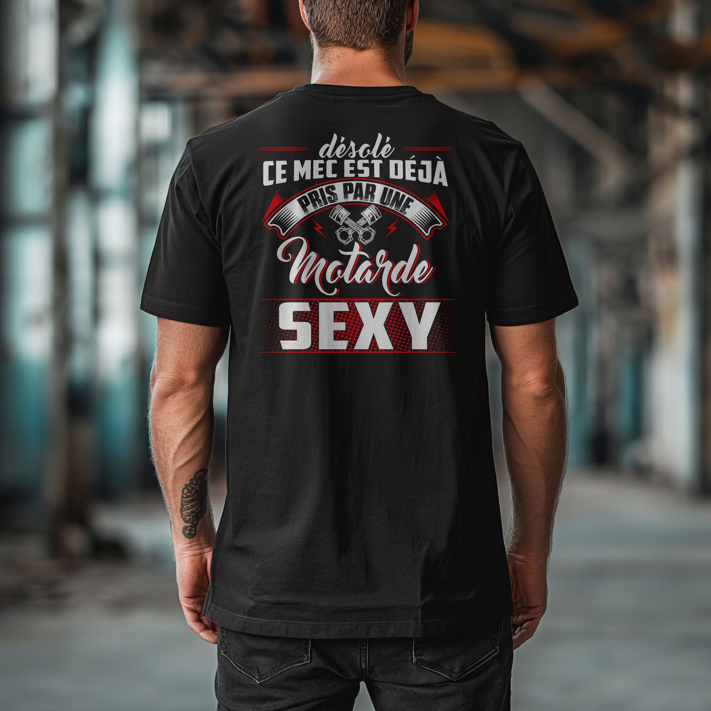 Désolé ce mec est déjà pris par une motarde sexy