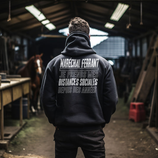 Maréchal ferrant, expert en distances sociales