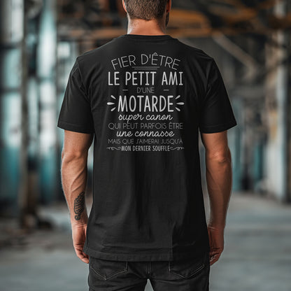 Fier d’être le petit ami d’une motarde super canon qui peut parfois être une connasse mais que j’aimerai jusqu’à mon dernier souffle