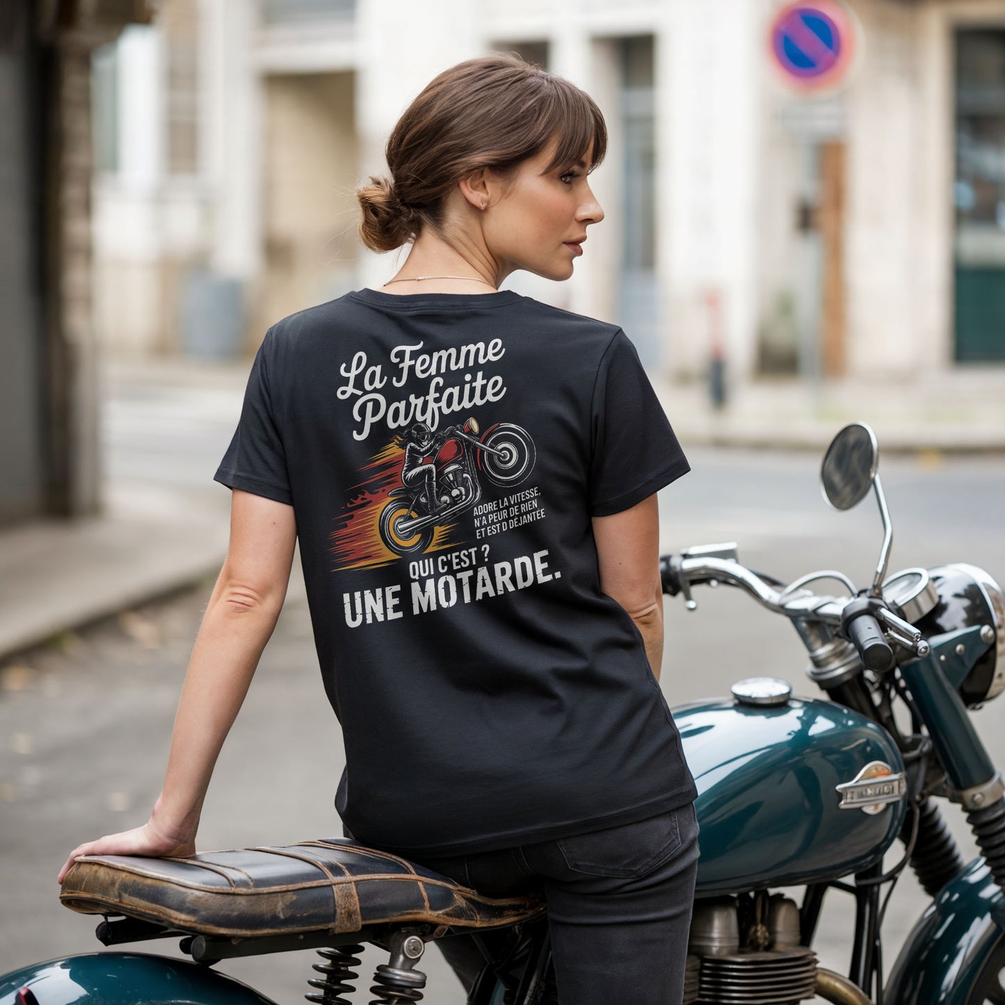 La femme parfaite adore la vitesse n'a peur de rien et est déjantée, qui c'est une motarde