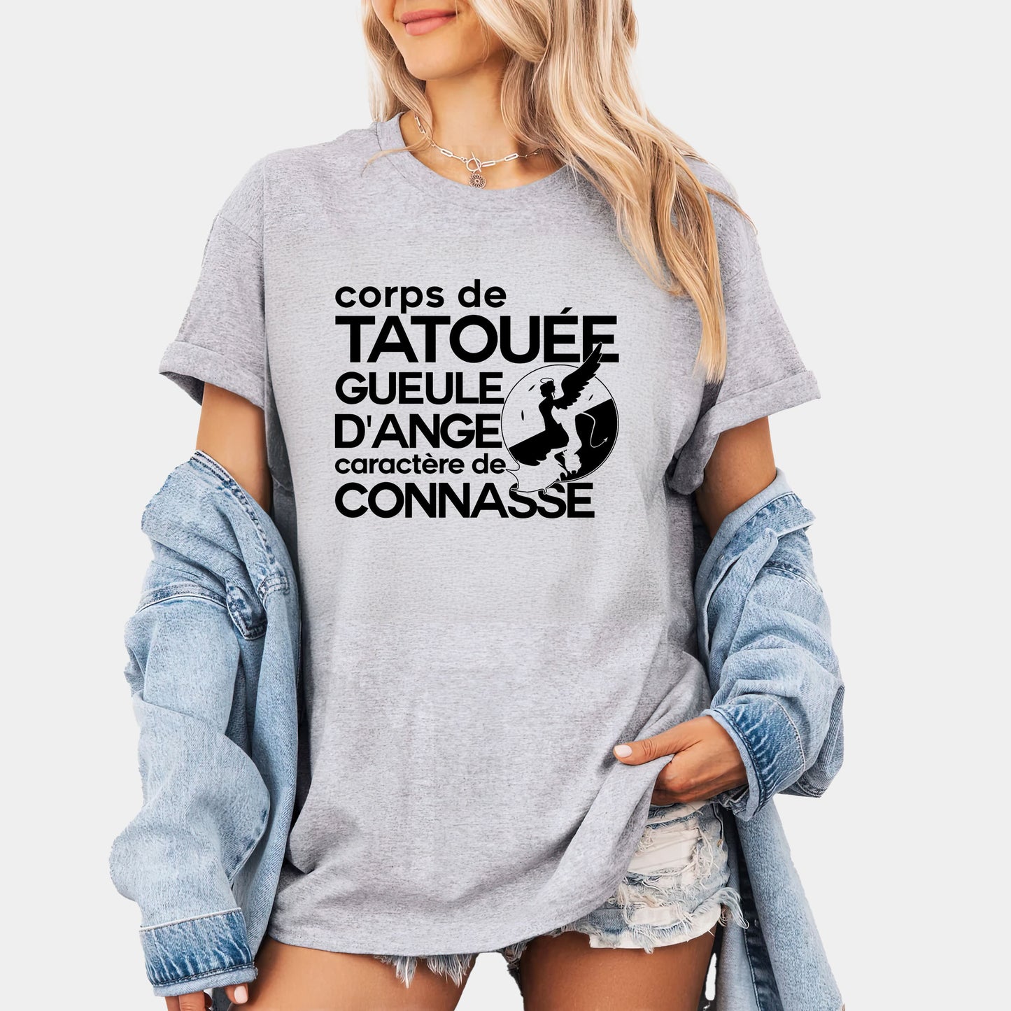 Corps de tatouée, gueule d’ange, caractère de connasse
