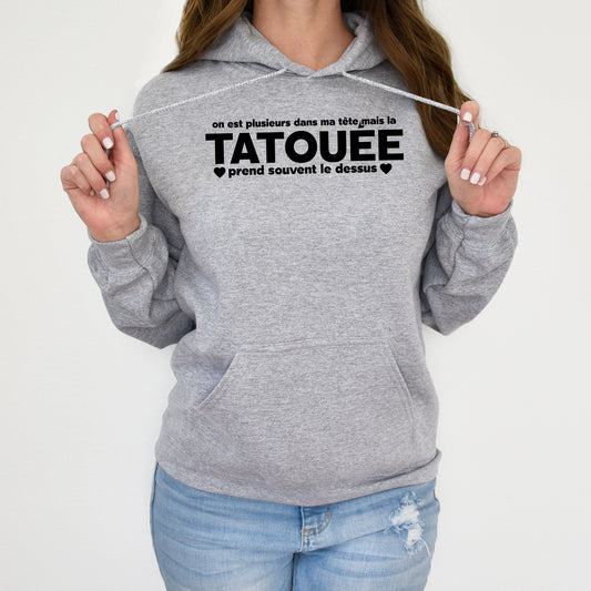 On est plusieurs dans ma tête mais la tatouée prend souvent le dessus
