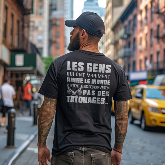 Les gens qui ont vraiment ruine le monde portent tous des cravates, pas des tatouages