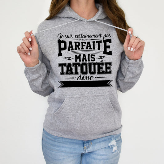 Je suis certainement pas parfaite mais tatouée donc c'est déjà pas mal