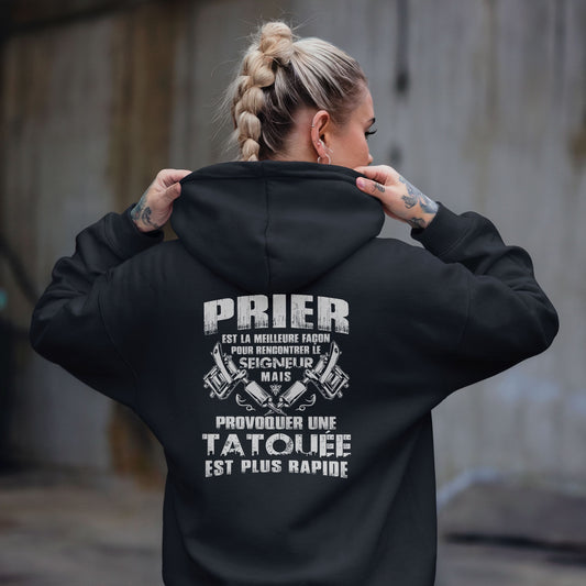 Prier est la meilleure façon pour recontrer le seigneur mais provoquer une tatouée est plus rapide